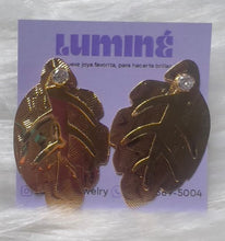 Cargar imagen en el visor de la galería, 🍃✨ Aretes “Aura de Hoja”
