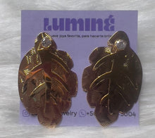 Cargar imagen en el visor de la galería, 🍃✨ Aretes “Aura de Hoja”